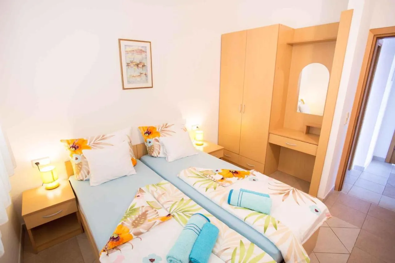 Apartment In Okrug Gornji With Two-Bedrooms 2 Trogir