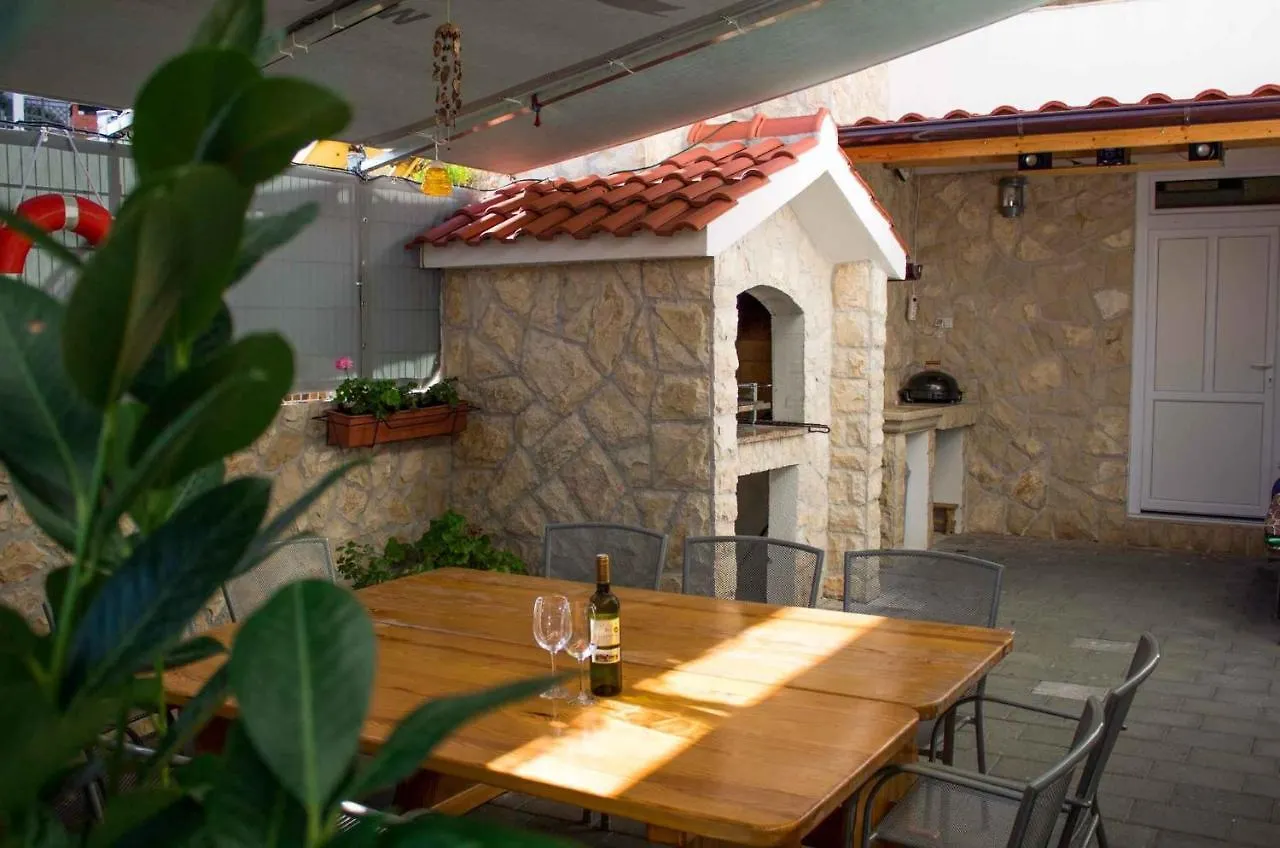 Apartment In Okrug Gornji With Two-Bedrooms 2 Trogir