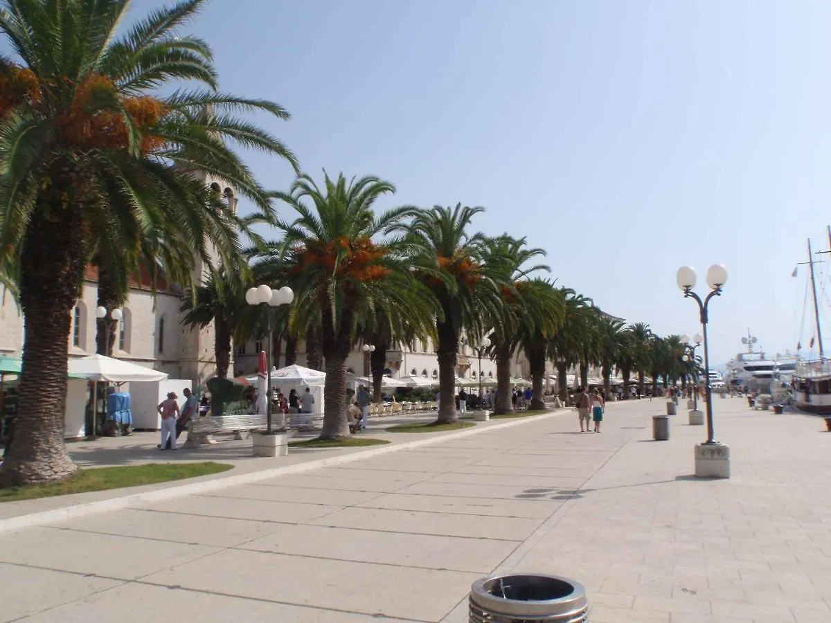 Apartment In Okrug Gornji With Two-Bedrooms 2 Trogir